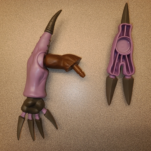 Yu-Gi-Oh! Masked Beast of Guardins Deluxe Model Kit Pieces - Picture 2 of 2